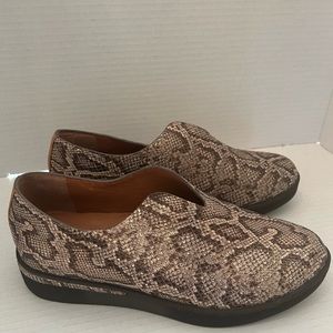 Kenneth Cole Gentle Souls Hanna Snake print leather slip on sneakers 7 1/2 M